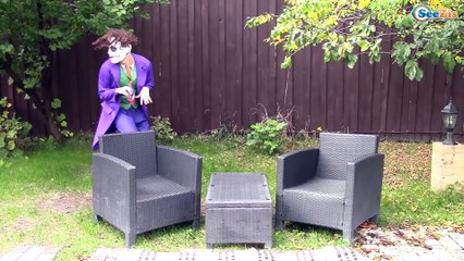 Frozen Elsa & Spiderman BUTT ATTACK Princess Anna, Maleficent, Hulk Superheroes IRL