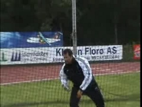 Athlé lancer disque lars riedel sans élan 64m