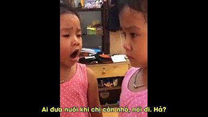 Mẹ trách phạt chị, em gái liên tục góp lời như bà cụ non