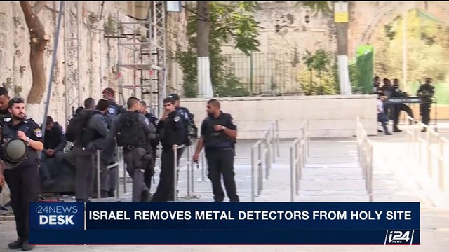 i24NEWS DESK | Muslim worshipers maintain boycott of Temple Mount | Wednesday, July 26th 2017