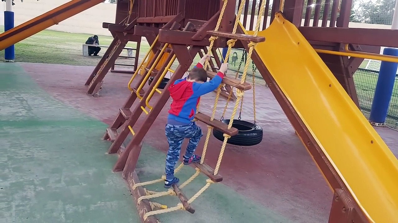 Outdoor playground for kids at the zoo. Funny video from DreamTV CHANNEL