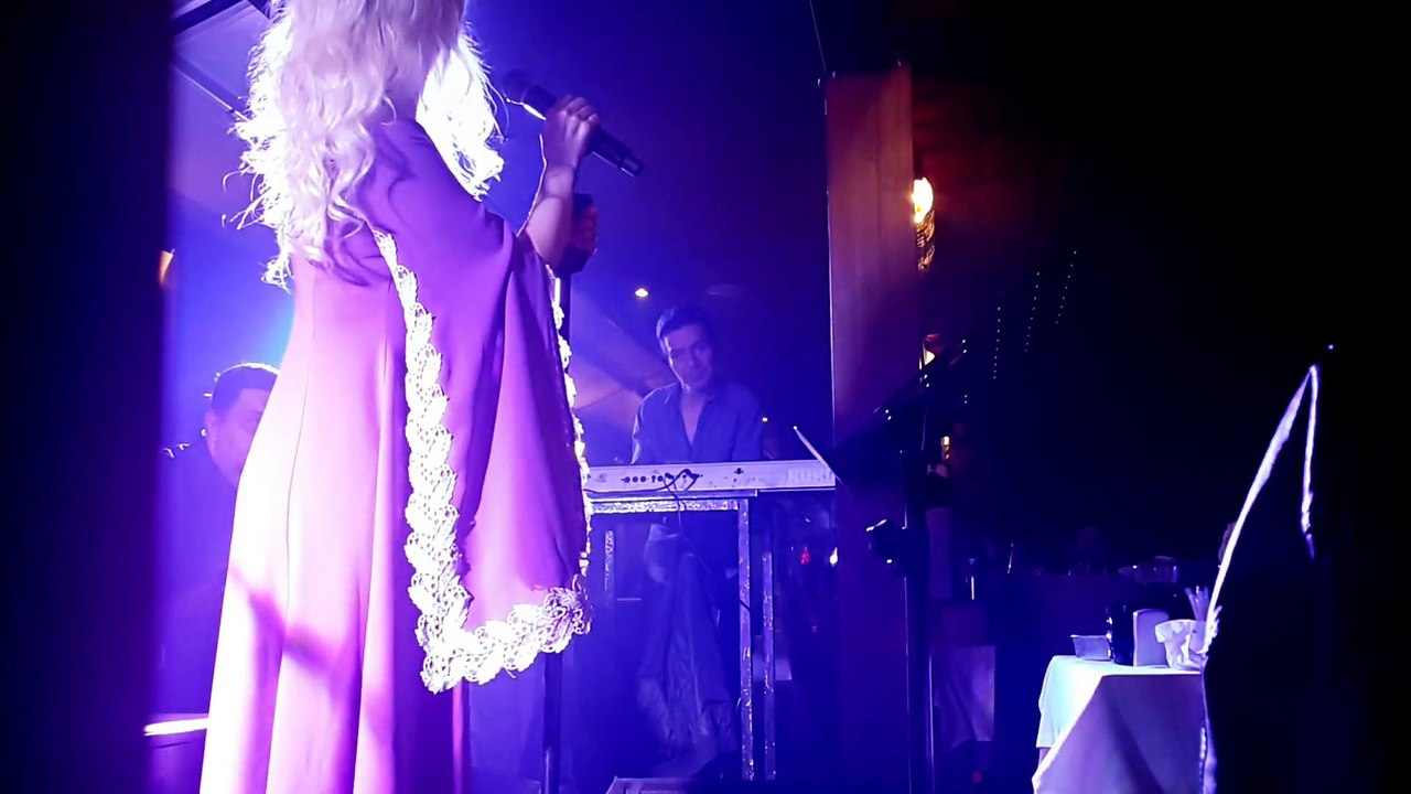 NİRAN ÜNSAL - Aklım Hep Sende (Bensiz Günlerini Sen Unut Artık) - Konser - Canlı - Çatı Antalya - HD