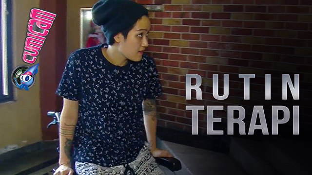 Vanesha Terapi Berdiri dari Kursi Roda Hingga Belajar Main Gitar - Cumicam 26 Juli 2017