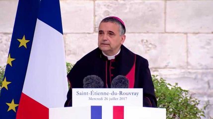 Quand l'archevêque glisse des paroles anti-avortement pendant l'hommage au père Hamel