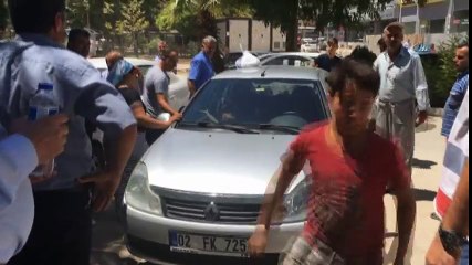 Otomobilde Bırakılan Çocuk Cam Kırılarak Kurtarıldı
