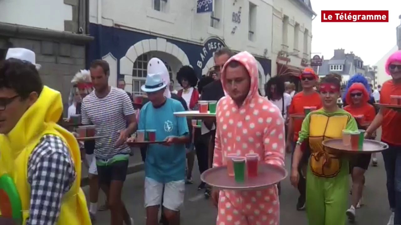 Carantec. Course des garçons de café