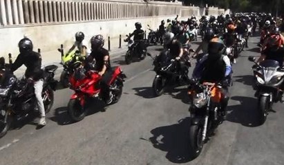 "Altın Elbiseli Adam'ın" cenazesi binlerce motor eşliğinde uğurlanıyor