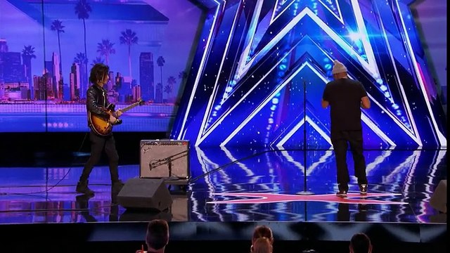 Mike Yung- Subway Singer Stuns Crowd with -Unchained Melody- - America's Got Talent 2017