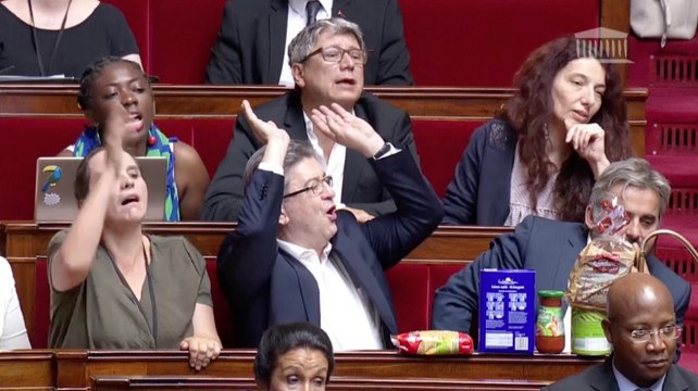 Pâtes, sauce, haricots: Mélenchon apporte ses courses à l'Assemblée