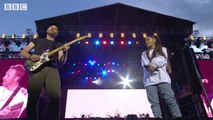 Coldplay and Ariana Grande - Don't Look Back In Anger (One Love Manchester)