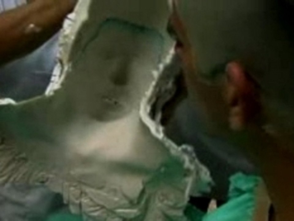 Hostel II Clip - Head