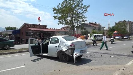 Bolu'da Iki Otomobil Çarpıştı 2 Yaralı