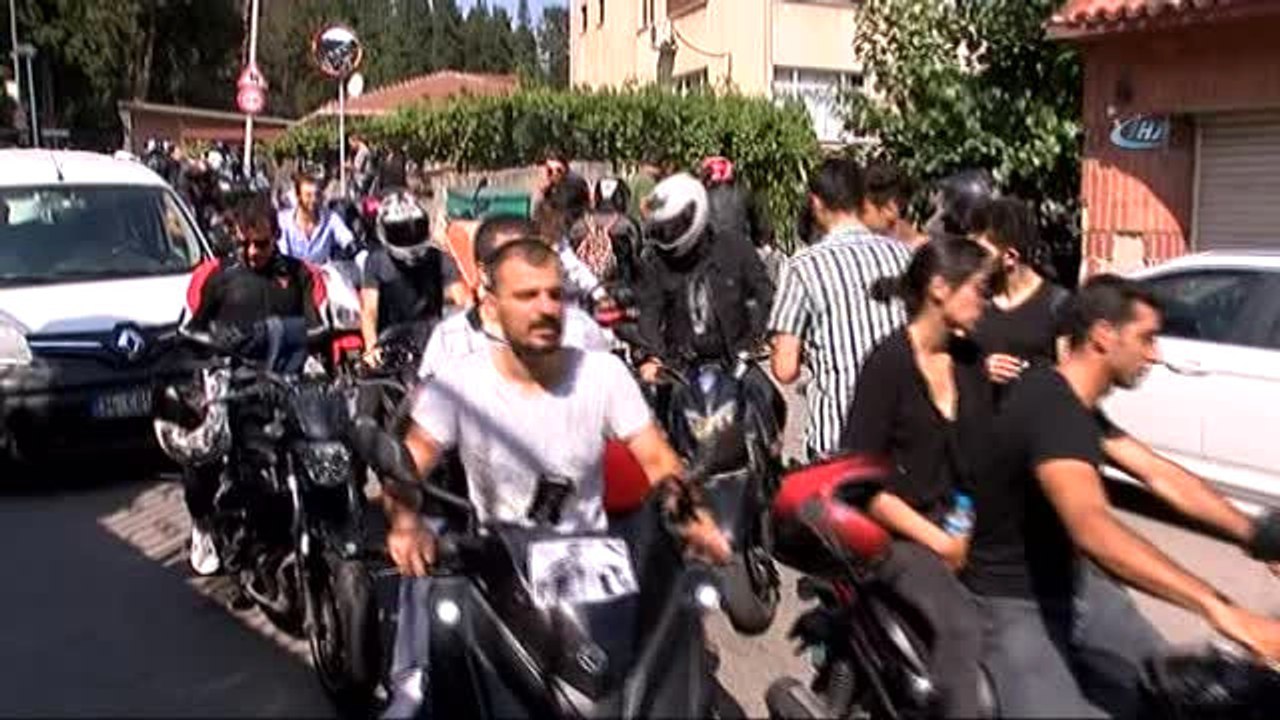 Altın Elbiseli Adam" Son Yolculuğuna Uğurlandı