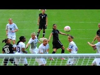 El balón ya rueda en Londres; inicia futbol femenil con polémica por bandera coreana