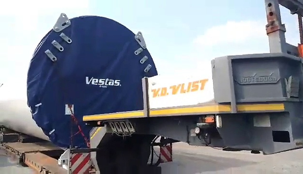 Tournai: des convois exceptionnels énormes pour...