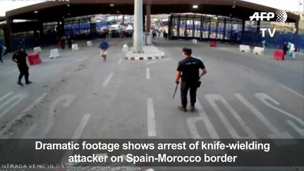 Un homme armé d'un couteau met au défi la police..Il l'a vite regretté