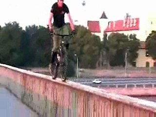 سائق دراجات مجنون