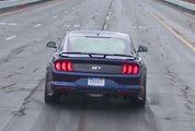 VÍDEO: ¿Qué puedes hacer mientras acelera un Ford Mustang?