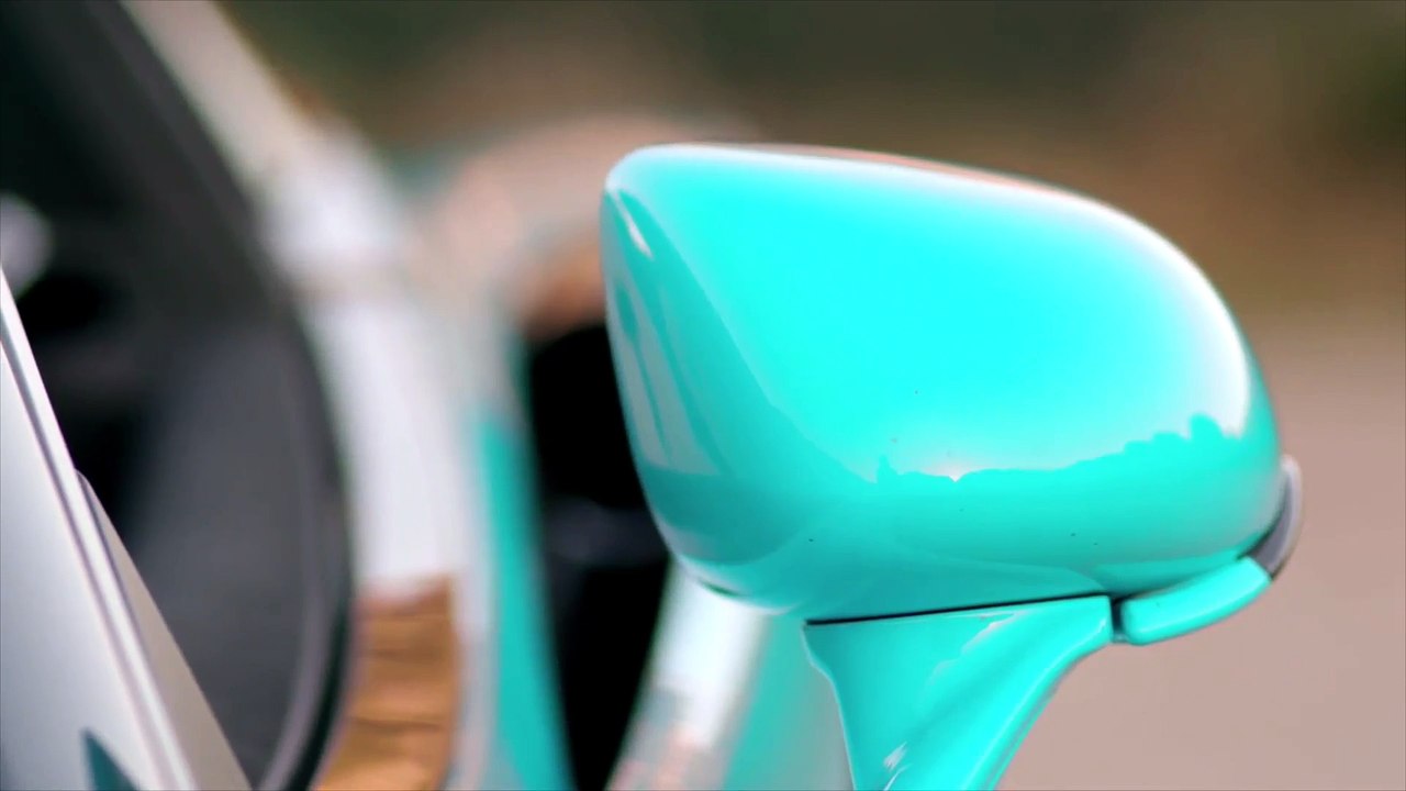 McLaren 570S Spider Design in Curacao Blue