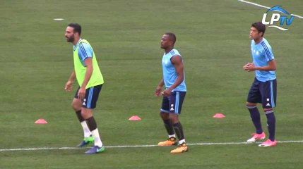 Entraînement de veille de match sur une pelouse compliquée