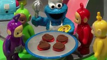 Play Doh Teletubbies Hamburgers cooked by Cookie Monster Chef with Tinky Winky, Dipsy, Laa