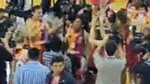 Galatasaray Bayan Basketbol takımı şampiyonluğu kutluyor