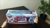 Disney Cars Camion Mack Truck Hauler Flash McQueen Toy Review Les Bagnoles Juguetes