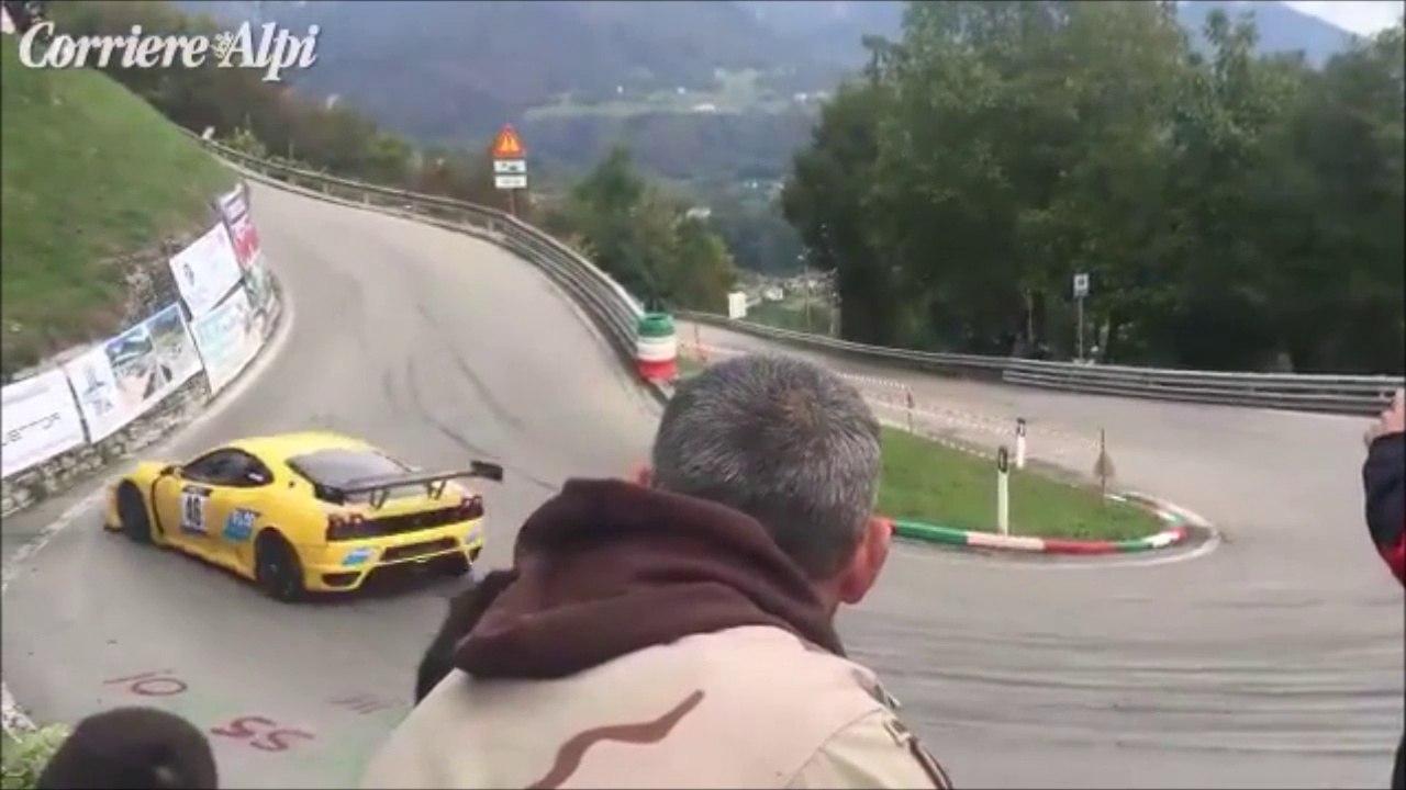 Il éclate sa Ferrari F430 de la façon la stupide du monde ! La honte