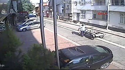 Adana Başına Kova Geçiren Hırsız, Jant Çalarken Yakalandı