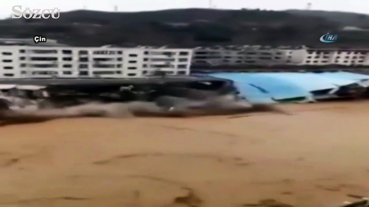Sel binayı böyle yıktı