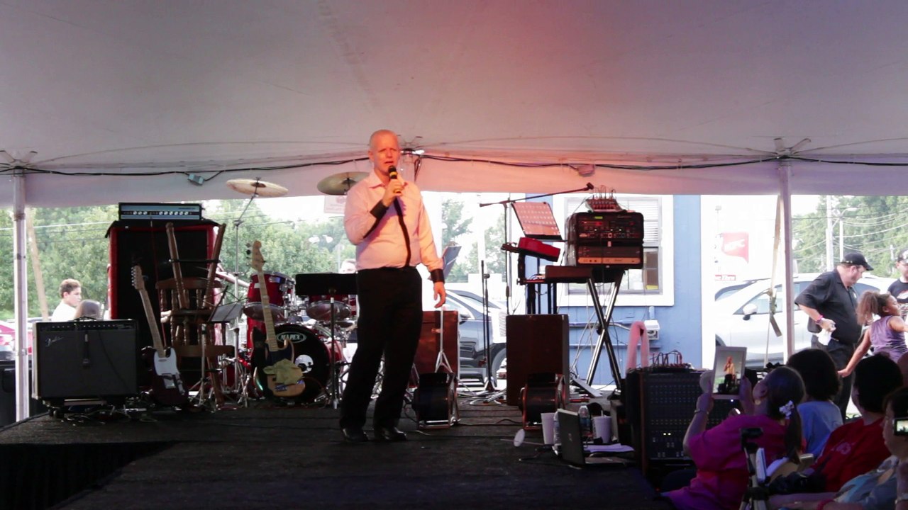 Chris Drummond sings 'Single Shinning Star' at Elvis Week 2014 video