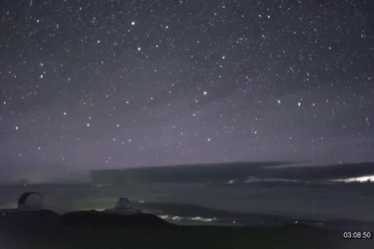 Timelapse Captures Dramatic Lighting at Hawaii Observatory