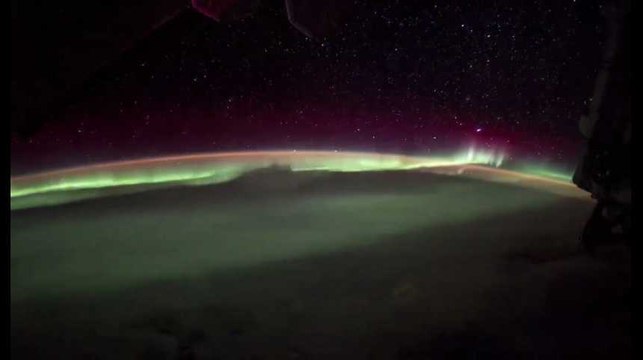 Un astronaute de l'ISS filme une superbe aurore boréale qui ressemble... à un burrito ?