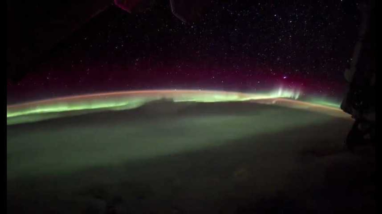 Un astronaute de l'ISS filme une superbe aurore boréale qui ressemble... à un "burrito" ?