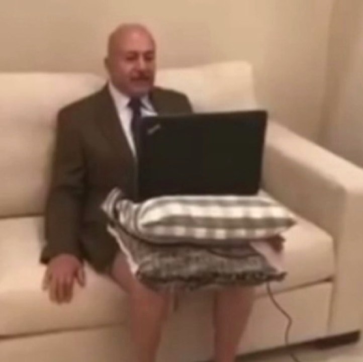 Ürdünlü Yorumcu, Yayına Pantolonsuz Bağlandı! Oğlu Onu Böyle İfşa Etti