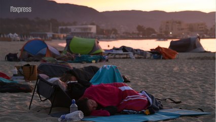 Bormes-Les-Mimosas: évacués, ils dorment sur la plage