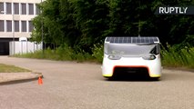 شاهد أول سيارة عائلية تعمل على الطاقة الشمسية