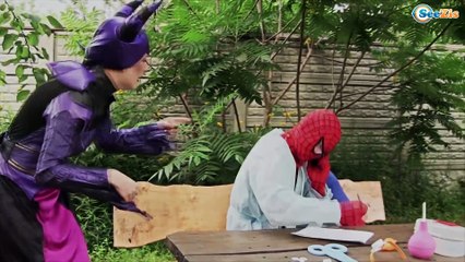 Super Spiderman vs Zombie Epic Fight! Frozen Elsa WC Deamon Attack in Real Life