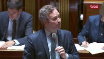 « Je ne veux pas laisser à croire l’idée qu’il y aurait ici des méchants qui veulent absolument précariser », prévient Jean-Baptiste Lemoyne