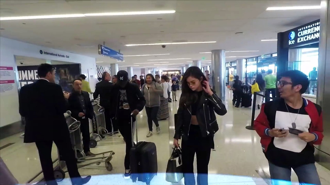 Selena Gomez Jets Off On Sexy Vacay With The Weeknd