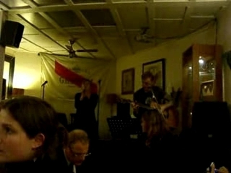 Zen par Emilie accompagné de matthieu à la guitare