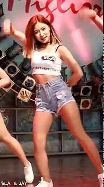 Beautiful korean Girl sexy dance in K-Pop - 작은사과 Little Apple