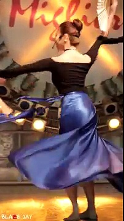 Beautiful korean Girl sexy dance in K-Pop - 한국무용 korean dance