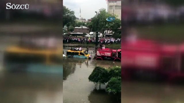 Minibüsün üzerinde mahsur kaldılar