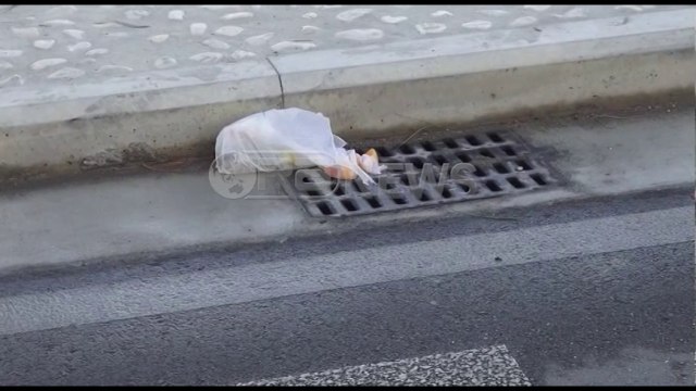 Ora News - I riu përplas të moshuarën dhe arratiset, policia e kap në Lungomare