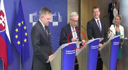 Tatildeki Merkel, Juncker'ı Basın Toplantısında Aradı; Telefon Yüzüne Kapandı