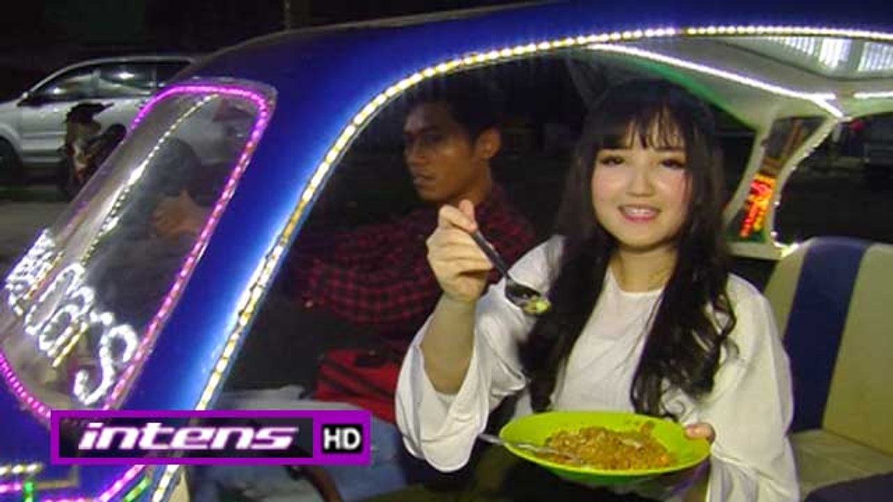 Billa Barbie Nikmati Suasana Pasar Malam - Intens 28 Juli 2017