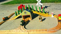 Y amigos viene en primero conjunto de madera ferrocarril juguete tren Informe