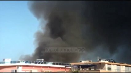 Velipojë, lokali përfshihet nga flakët - Top Channel Albania - News - Lajme