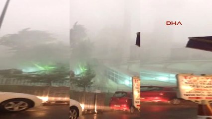 Küçükçekmece'de Minaresi Yıkılan Cami Kullanılamaz Halde